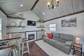 Contemporary Cabin w/ Mountain Views & Deck