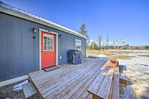 Contemporary Cabin w/ Mountain Views & Deck