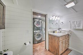 Contemporary Cabin w/ Mountain Views & Deck
