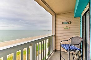 Corpus Christi Beachfront Condo w/ Pool Access!