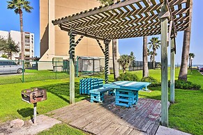 Corpus Christi Beachfront Condo w/ Pool Access!