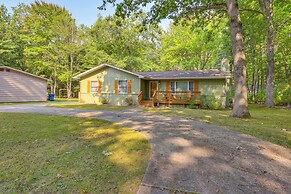 Houghton Lake Cottage Escape w/ Patio!