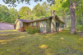 Houghton Lake Cottage Escape w/ Patio!