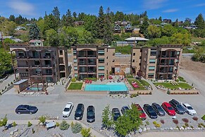 Alluring Manson Lakeside Condo w/ Shared Pool!