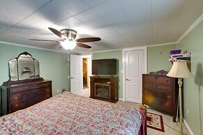 Burkesville Vacation Rental - 5 Mi to the Lake!