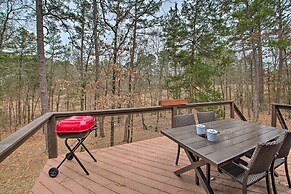 15 Mi to Hot Springs Nat'l Park: Home w/ Fire Pit!