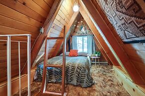 Decks, Grills + Fire Pit: Camp Connell Hideaway!