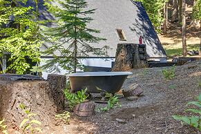 Decks, Grills + Fire Pit: Camp Connell Hideaway!