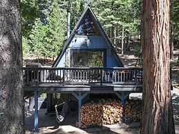 Decks, Grills + Fire Pit: Camp Connell Hideaway!