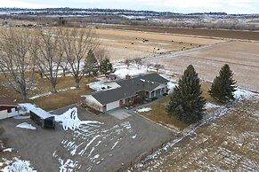 Charming Joliet Ranch House on a Working Farm