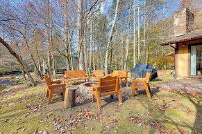 Hot Tub + Creek: Gatlinburg Group Getaway!