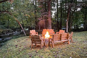 Hot Tub + Creek: Gatlinburg Group Getaway!