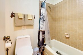 Hot Tub + Creek: Gatlinburg Group Getaway!