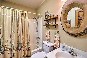 Pool & Lake Access: Idyllic Cottage in Newland