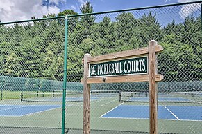 Pool & Lake Access: Idyllic Cottage in Newland