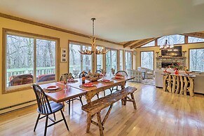 Pool & Lake Access: Idyllic Cottage in Newland