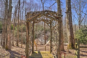 Pool & Lake Access: Idyllic Cottage in Newland