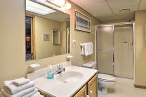 Pool & Lake Access: Idyllic Cottage in Newland