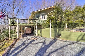 Pool & Lake Access: Idyllic Cottage in Newland