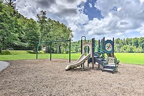 Pool & Lake Access: Idyllic Cottage in Newland