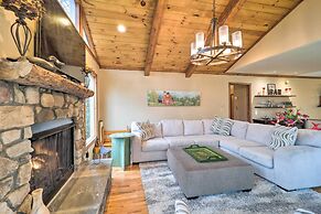 Pool & Lake Access: Idyllic Cottage in Newland