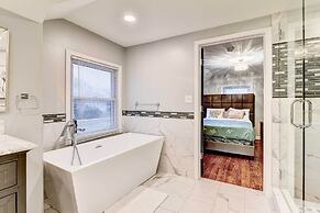 Luxurious Detroit Home - Walk to Golf & Park!