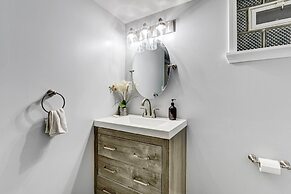 Luxurious Detroit Home - Walk to Golf & Park!