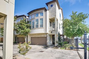 Dtwn Houston Home Near Stadiums: WFH Friendly!