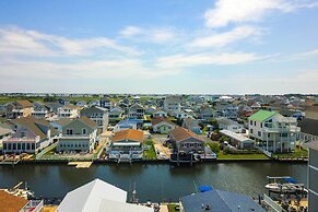 Fire Pit + Views: Canal-front Fenwick Island Home