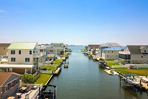 Fire Pit + Views: Canal-front Fenwick Island Home