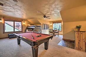 Luxe Mccall Cabin w/ Hot Tub ~ 8 Mi to Skiing