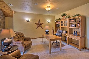 Luxe Mccall Cabin w/ Hot Tub ~ 8 Mi to Skiing