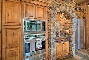 Luxe Mccall Cabin w/ Hot Tub ~ 8 Mi to Skiing