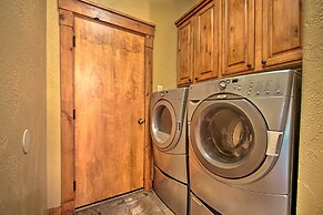 Luxe Mccall Cabin w/ Hot Tub ~ 8 Mi to Skiing