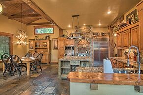 Luxe Mccall Cabin w/ Hot Tub ~ 8 Mi to Skiing