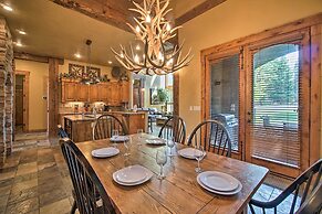 Luxe Mccall Cabin w/ Hot Tub ~ 8 Mi to Skiing