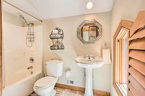 Lavish Beech Mountain Ski Cabin w/ Hot Tub!