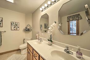 Lavish Beech Mountain Ski Cabin w/ Hot Tub!