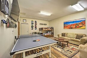 Lavish Beech Mountain Ski Cabin w/ Hot Tub!