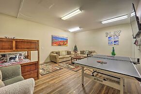 Lavish Beech Mountain Ski Cabin w/ Hot Tub!