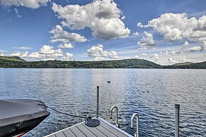 Lakefront Family Retreat: Skiing & Mountain Biking