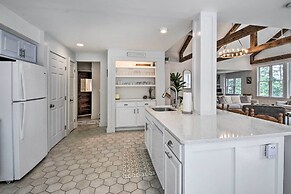 Lakefront Family Retreat: Skiing & Mountain Biking