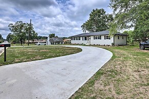 Modern, Colorful Home ~ 2 Mi to Tuskegee Uni