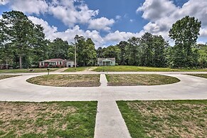 Modern, Colorful Home ~ 2 Mi to Tuskegee Uni