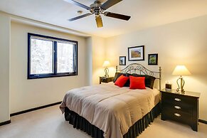 Hot Tub & Ski Shuttle: Forested Breckenridge Home!