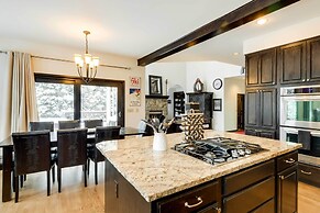 Hot Tub & Ski Shuttle: Forested Breckenridge Home!