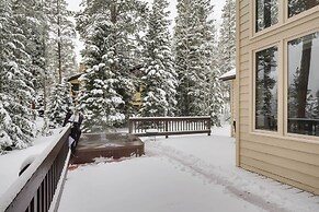 Hot Tub & Ski Shuttle: Forested Breckenridge Home!
