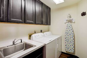 Hot Tub & Ski Shuttle: Forested Breckenridge Home!