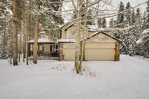 Hot Tub & Ski Shuttle: Forested Breckenridge Home!