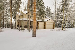 Hot Tub & Ski Shuttle: Forested Breckenridge Home!